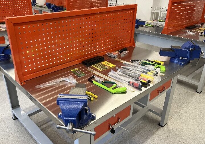 四工位钳工实训台